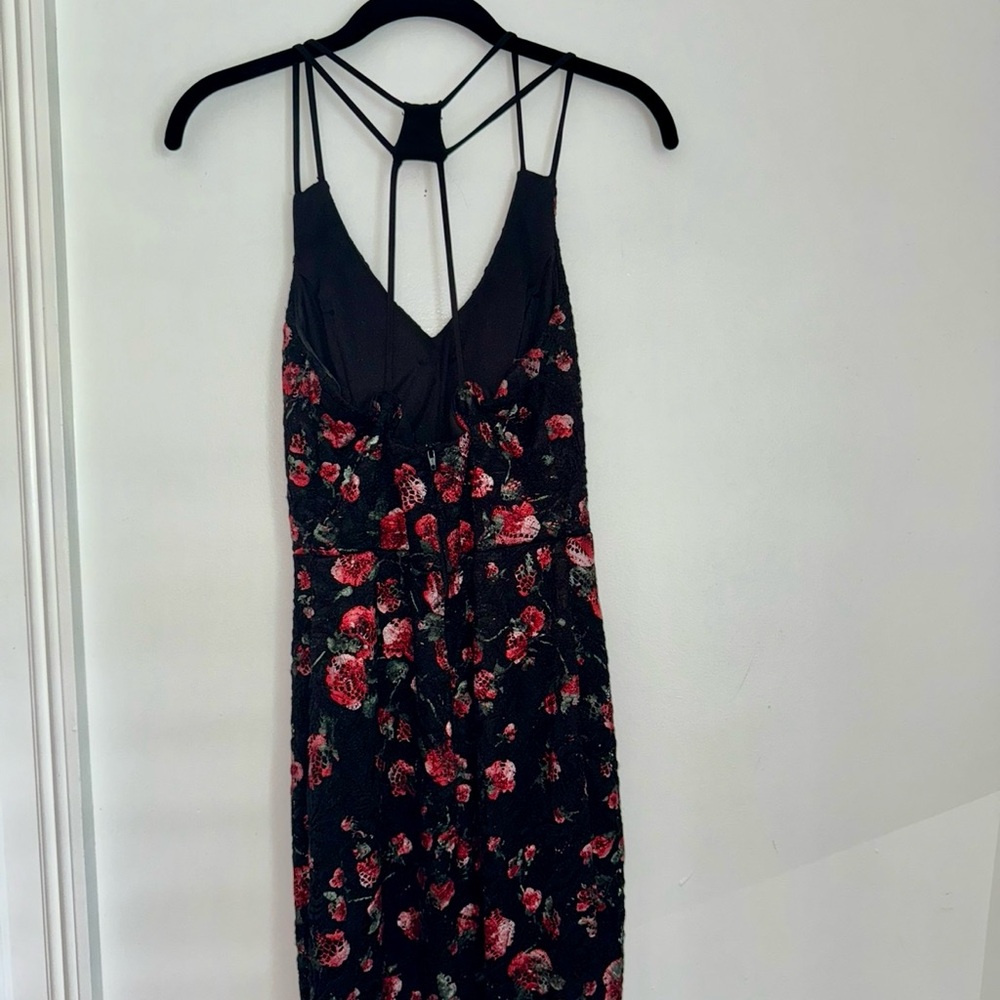 BLACK BODYCON DRESS WITH RED ROSES🌹 - Picture 2 of 2